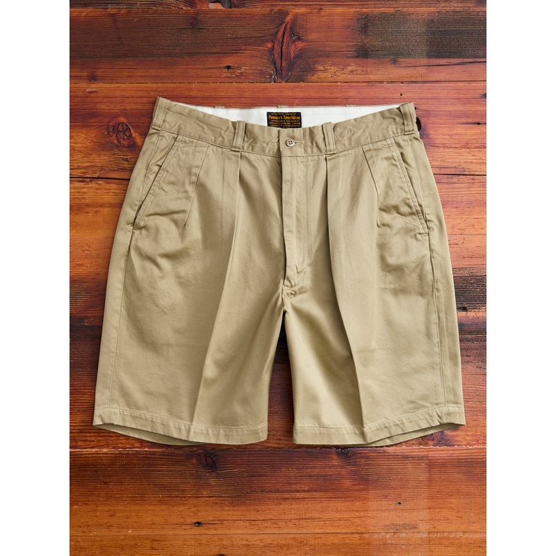 Pleated Military Chino Shorts in Beige