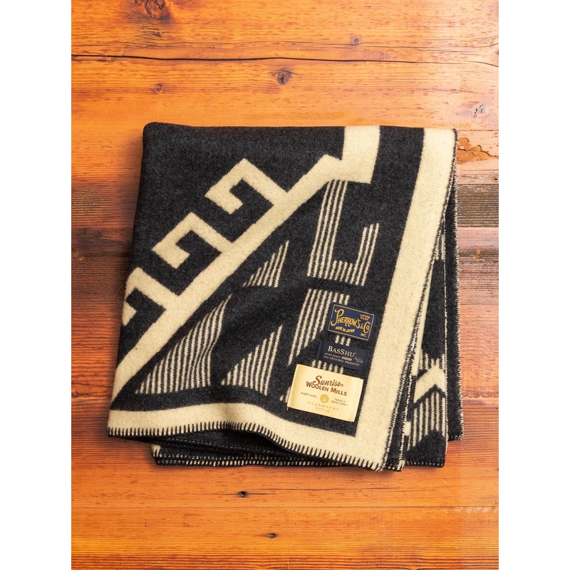 Wool Blanket Poncho in Black|One Size